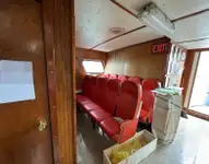 Tàu chở thủy thủ đoàn để bán