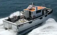 Tàu chở thủy thủ đoàn để bán