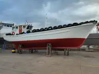 Thuyền làm việc rao bán