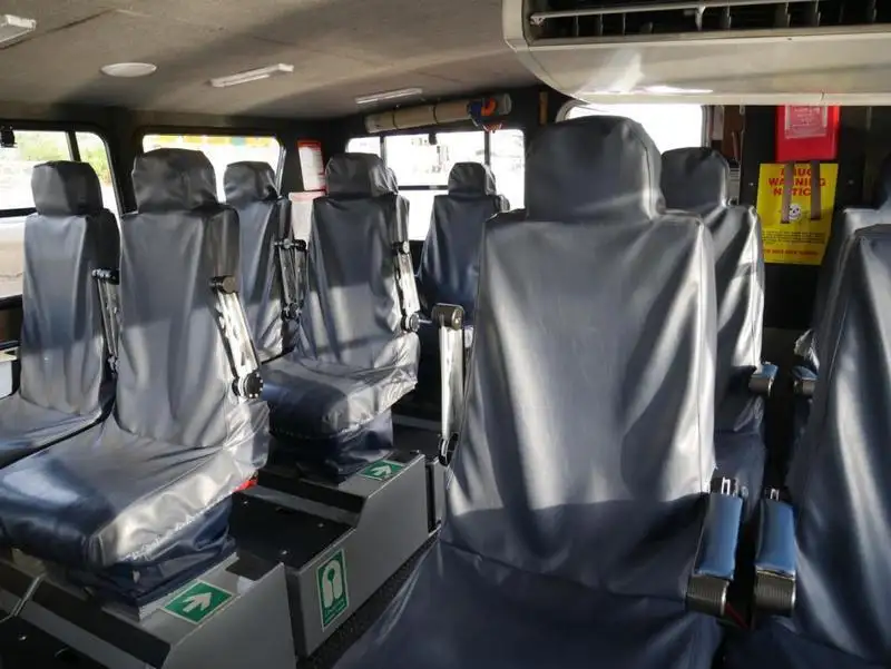Tàu hai thân để bán