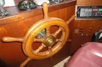 Tàu dẫn đường để bán