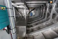 Tàu chở thủy thủ đoàn để bán