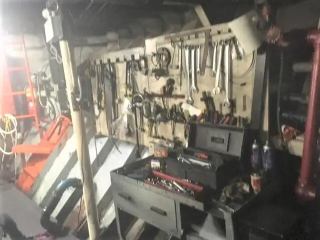 Tàu kéo để bán