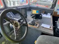Tàu chở thủy thủ đoàn để bán