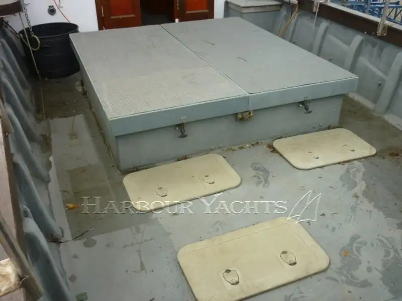 Tàu kéo lưới để bán