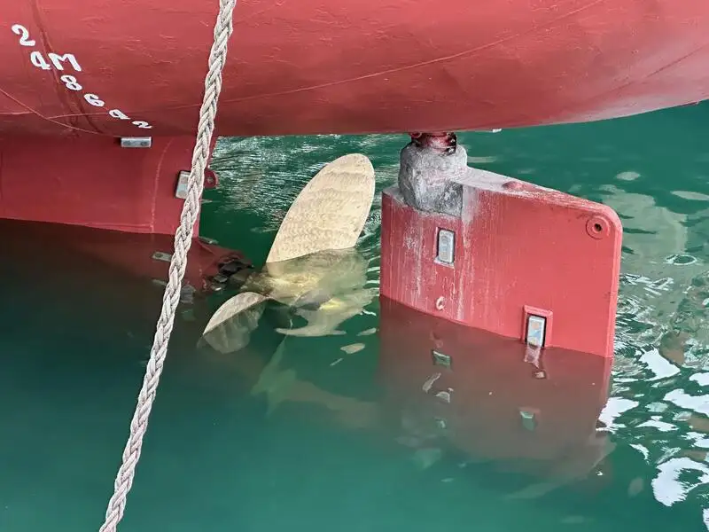 Tàu kéo lưới để bán