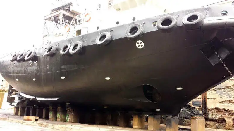 Tàu kéo để bán
