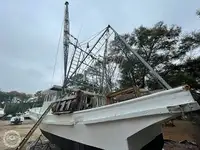 Tàu kéo lưới để bán