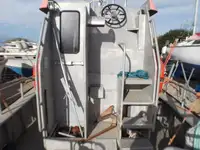 Tàu làm việc để bán