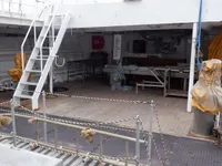 Tàu câu dài để bán