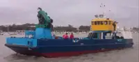 Tàu làm việc để bán