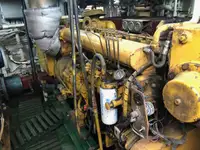 Tàu kéo lưới để bán