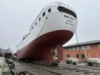 Tàu kéo lưới để bán