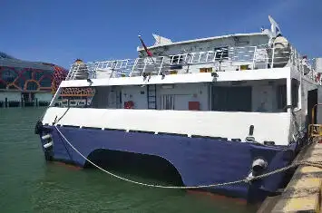 Tàu chở khách để bán