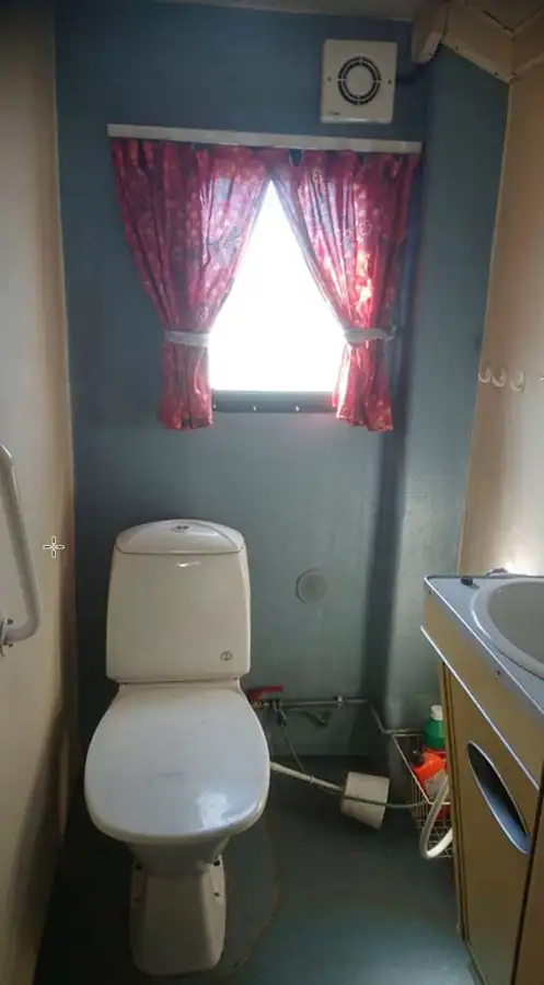 Tàu làm việc để bán