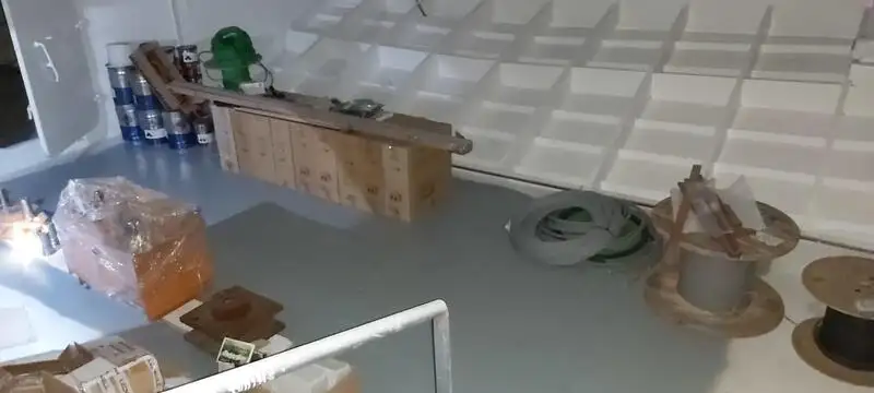 Tàu du lịch để bán