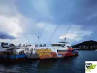 Tàu du lịch để bán