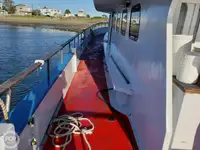 Tàu phà để bán