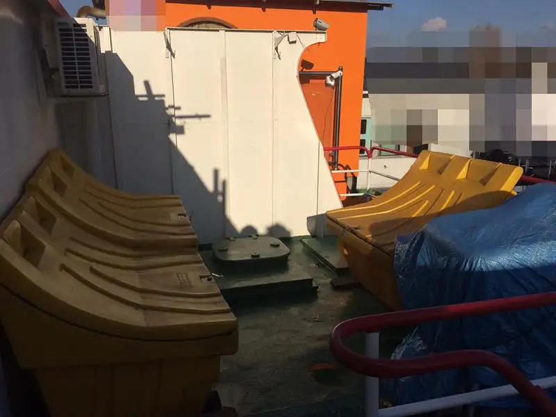 Tàu container để bán