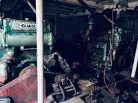 Tàu làm việc để bán