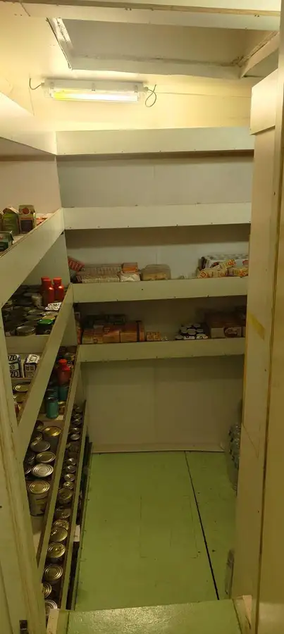 Tàu cung cấp để bán