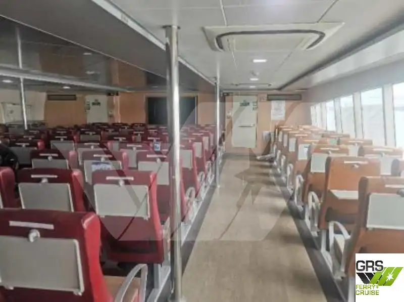 Tàu du lịch để bán