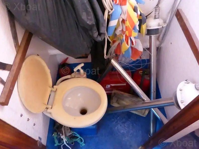 Tàu kéo lưới để bán