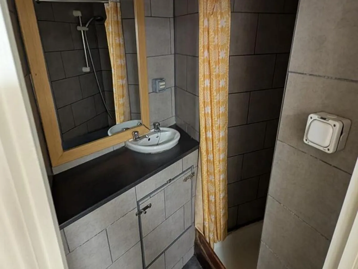 Tàu khảo sát để bán
