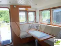 Tàu làm việc để bán