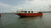 Tàu chở thủy thủ đoàn để bán