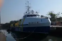 Tàu container để bán