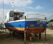 Tàu kéo lưới để bán