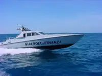 Thuyền tuần tra rao bán