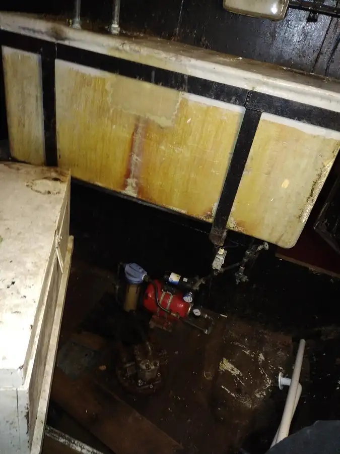 Tàu dẫn đường để bán