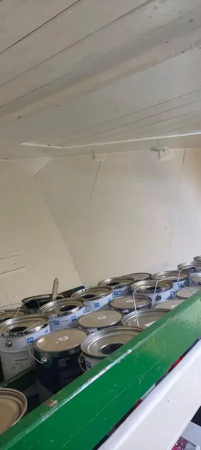 Tàu cung cấp để bán