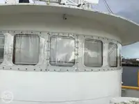 Tàu kéo lưới để bán