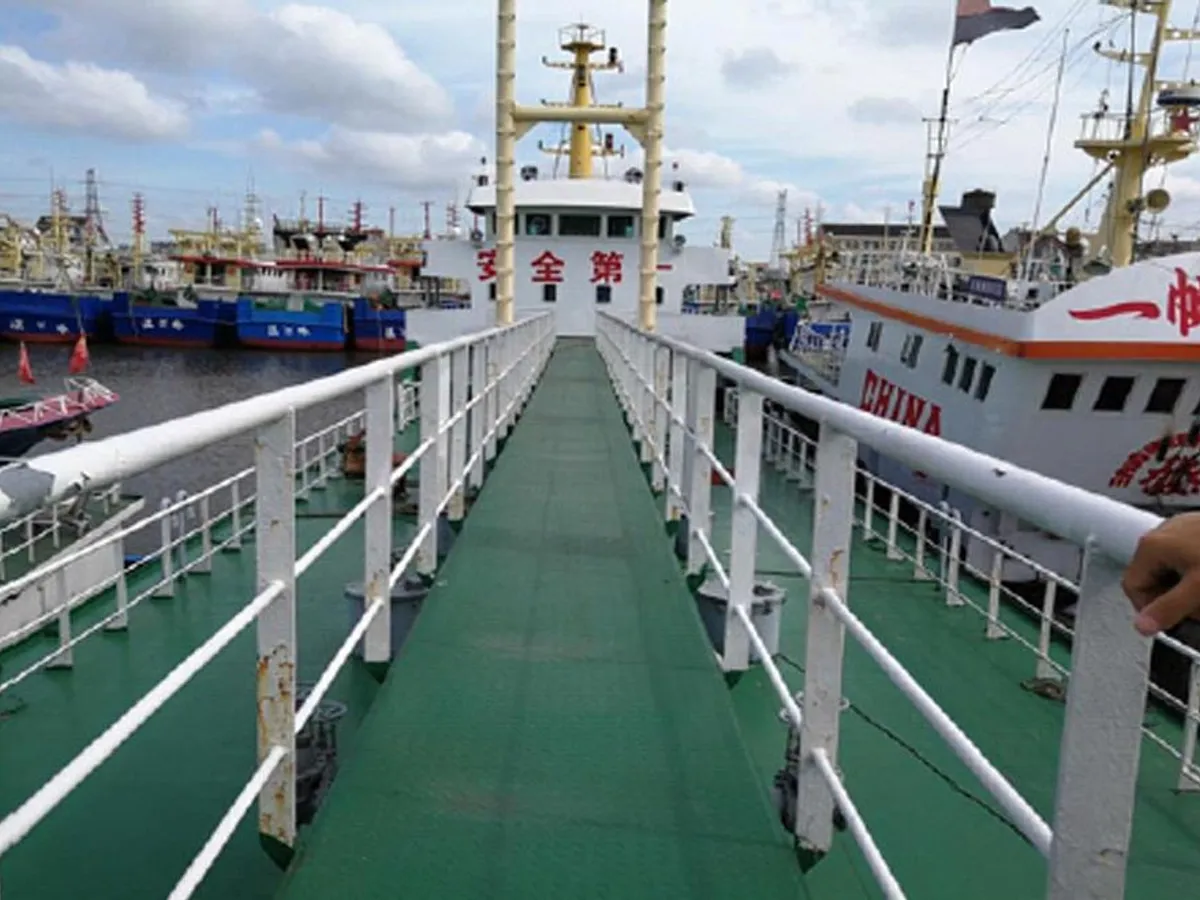 Tàu chở thực phẩm để bán