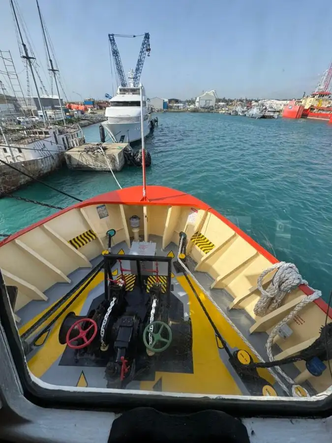 Tàu container để bán