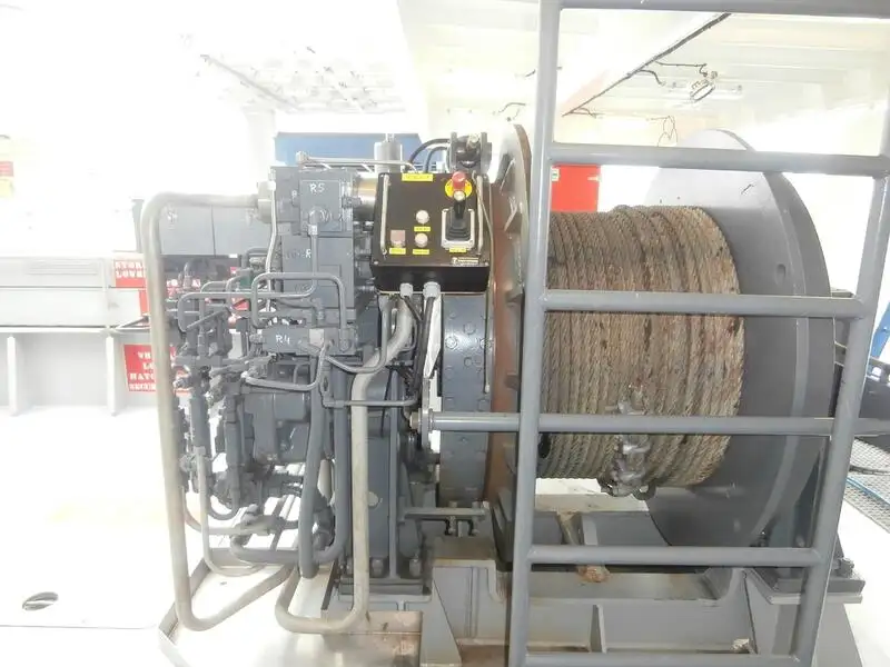 Tàu container để bán