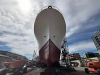 Tàu kéo lưới để bán
