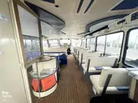 Tàu du lịch để bán