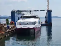Tàu du lịch để bán