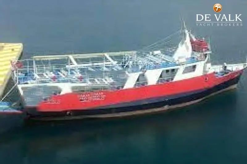 Tàu phà để bán