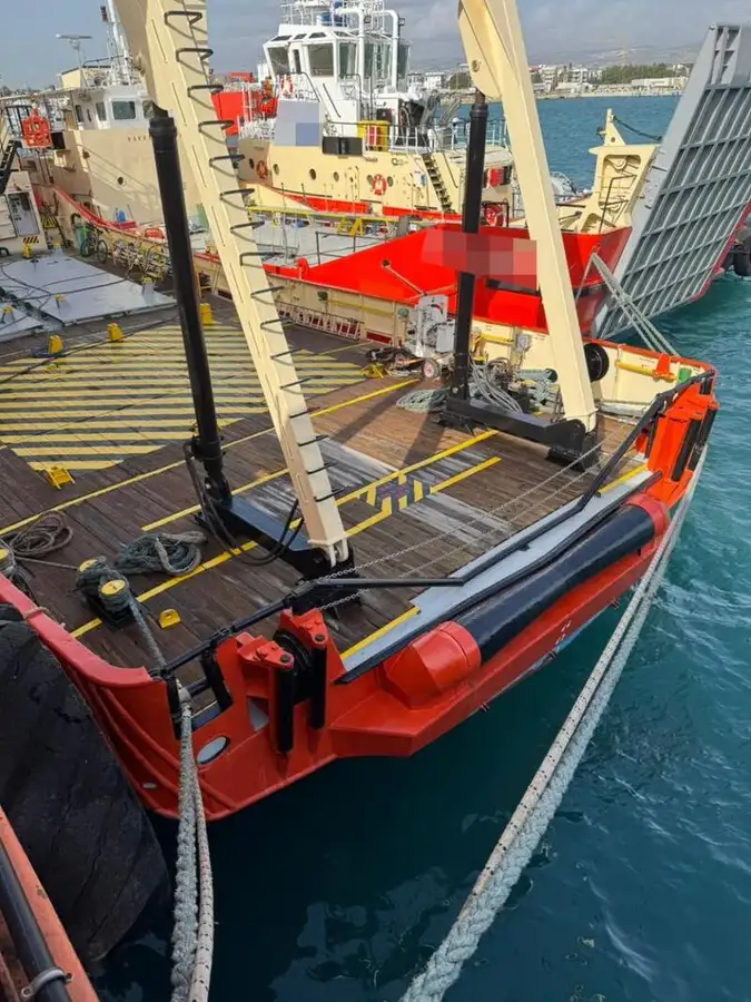 Tàu container để bán