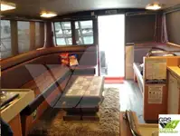 Tàu làm việc để bán