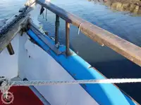 Tàu phà để bán