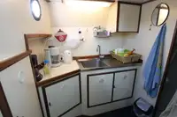 Tàu du lịch để bán