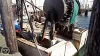 Tàu kéo lưới để bán