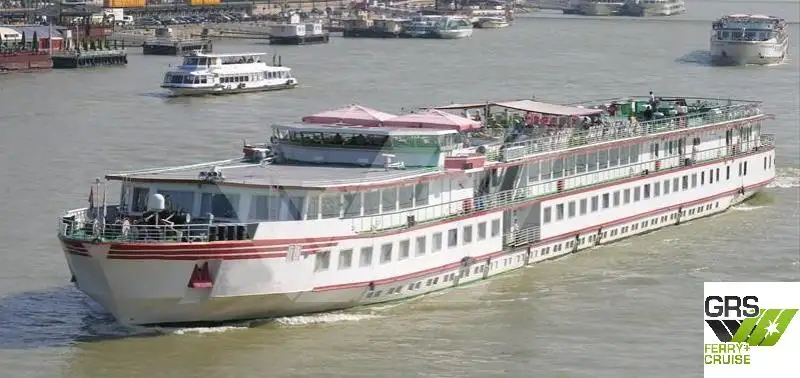 Tàu du lịch để bán