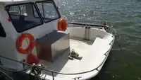 Tàu chở thủy thủ đoàn để bán